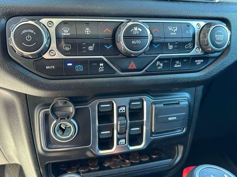 Used 2024 Jeep Wrangler Unlimited w/ Convenience Group image 25