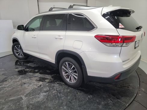 Used 2019 Toyota Highlander XLE image 6