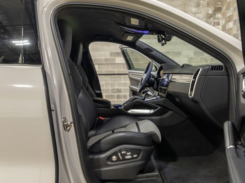 Used 2021 Porsche Cayenne Turbo S image 54