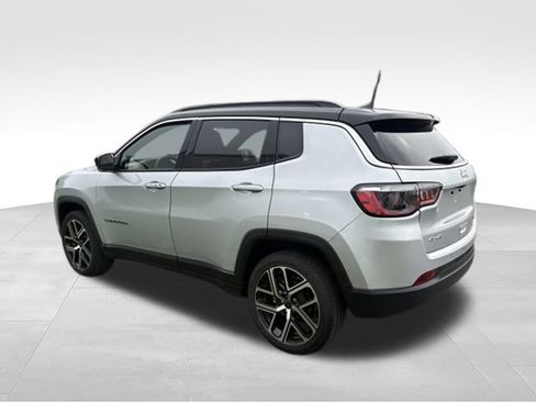Used 2025 Jeep Compass Limited AWD/4WD image 2