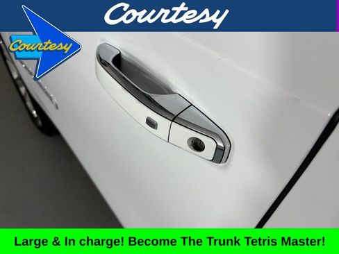 Used 2023 Chevrolet Suburban Premier image 12