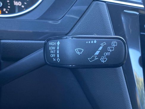 Used 2021 Volkswagen Tiguan SE R-Line image 24