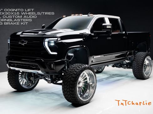 Used 2024 Chevrolet Silverado 2500 High Country w/ Technology Package AWD/4WD image 1