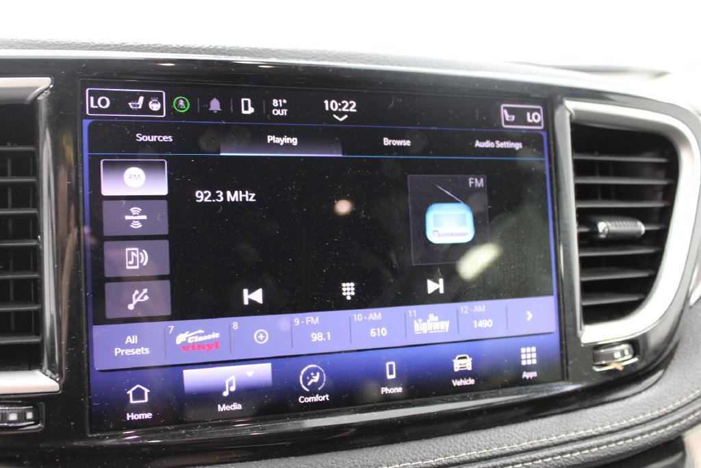 Used 2024 Nissan Versa SR FWD image 77