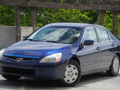 Used 2004 Honda Accord LX image 2