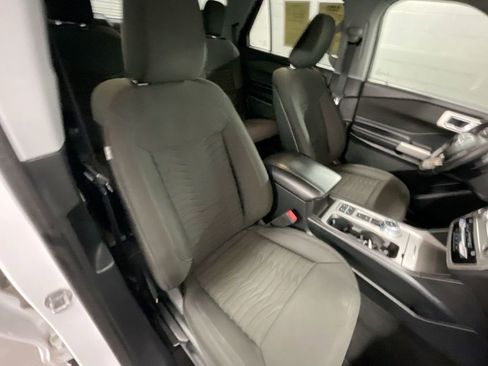 Used 2020 Ford Explorer XLT image 25
