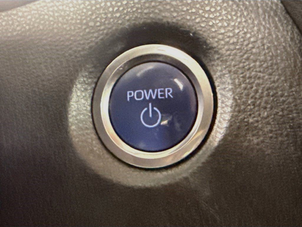 Used 2022 Toyota Corolla LE FWD image 40