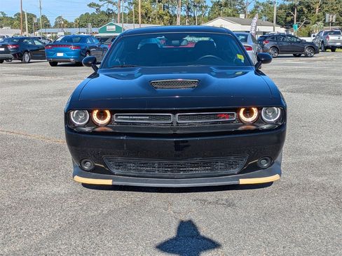 Used 2023 Dodge Challenger R/T image 9