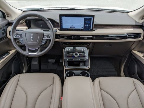 Certified 2023 Lincoln Nautilus Reserve w/ Equipment Group 201A image 17