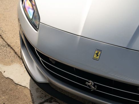 Used 2019 Ferrari Portofino image 10