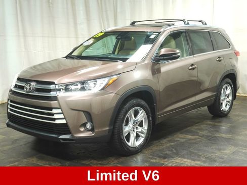 Used 2019 Toyota Highlander Limited AWD/4WD image 2
