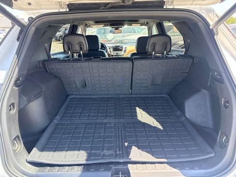 Used 2018 Chevrolet Equinox Premier FWD image 17