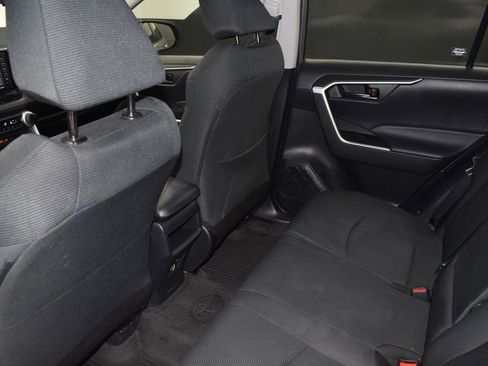 Used 2021 Toyota RAV4 LE image 15