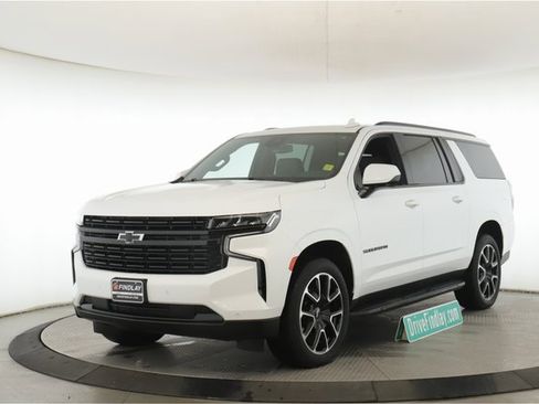 Used 2024 Chevrolet Suburban RST image 10