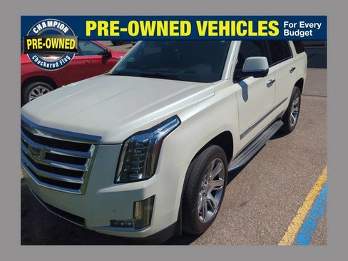 Used 2015 Cadillac Escalade Luxury AWD/4WD image 1