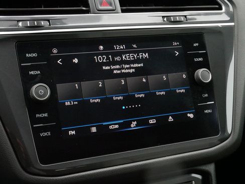 Certified 2021 Volkswagen Tiguan SE w/ Panoramic Sunroof Package image 22