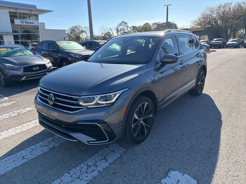 Certified 2023 Volkswagen Tiguan SEL R-Line image 17