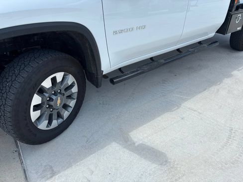 Used 2025 Chevrolet Silverado 2500 Custom w/ Custom Convenience Package AWD/4WD image 9