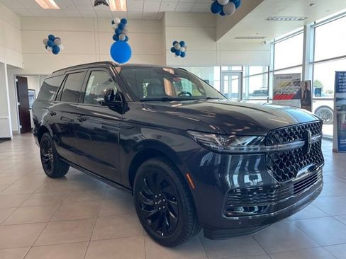 New 2026 Lincoln Navigator Reserve w/ Jet Appearance Package AWD/4WD image 7
