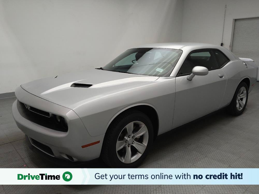 Used 2022 Dodge Challenger SXT RWD image 1