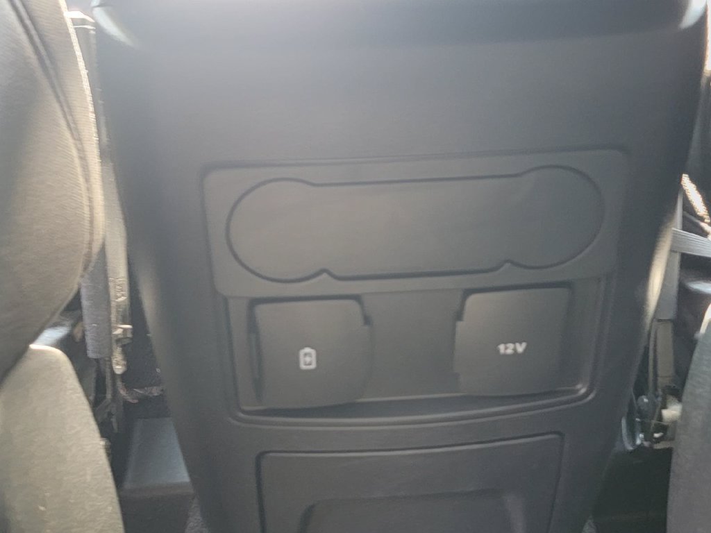 Used 2023 Ford Explorer XLT AWD/4WD image 32