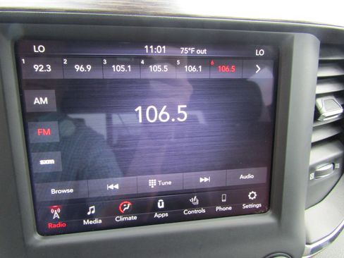 Used 2019 RAM 1500 Laramie image 30