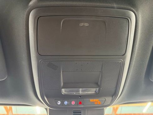 Used 2025 Buick Enclave Preferred image 18