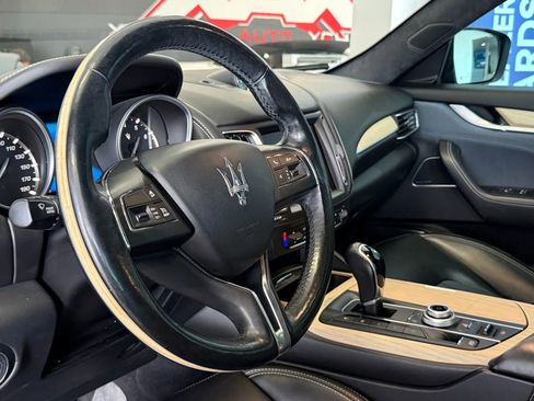 Used 2017 Maserati Levante w/ Luxury Package image 9