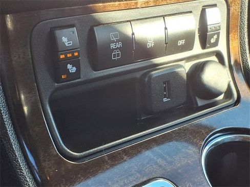 Used 2015 GMC Acadia SLT image 11