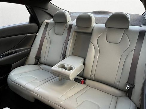 Used 2025 Hyundai Elantra Limited image 14