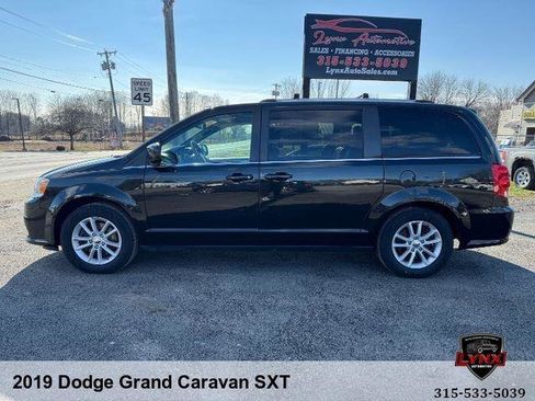 Used 2019 Dodge Grand Caravan SXT image 2