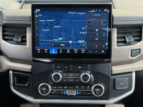 Used 2024 Ford Expedition Limited image 19