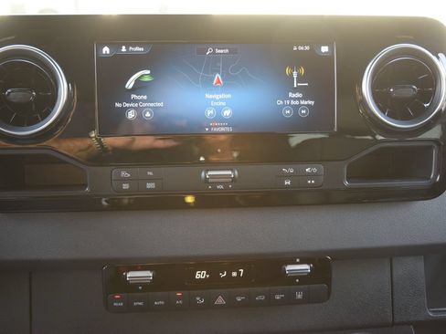 Used 2024 Mercedes-Benz Sprinter 2500 image 24