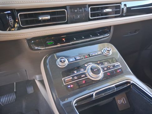 Certified 2022 Lincoln Nautilus FWD w/ Premium Package image 20