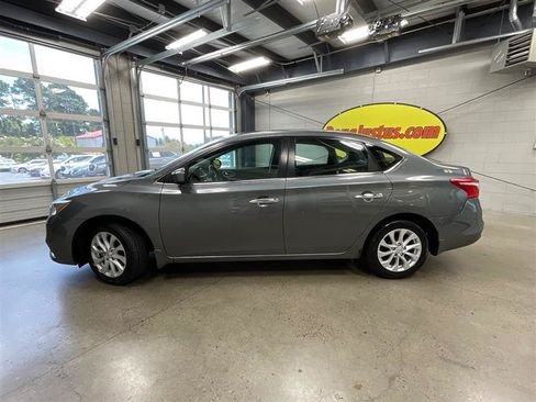 Used 2018 Nissan Sentra SV FWD image 2