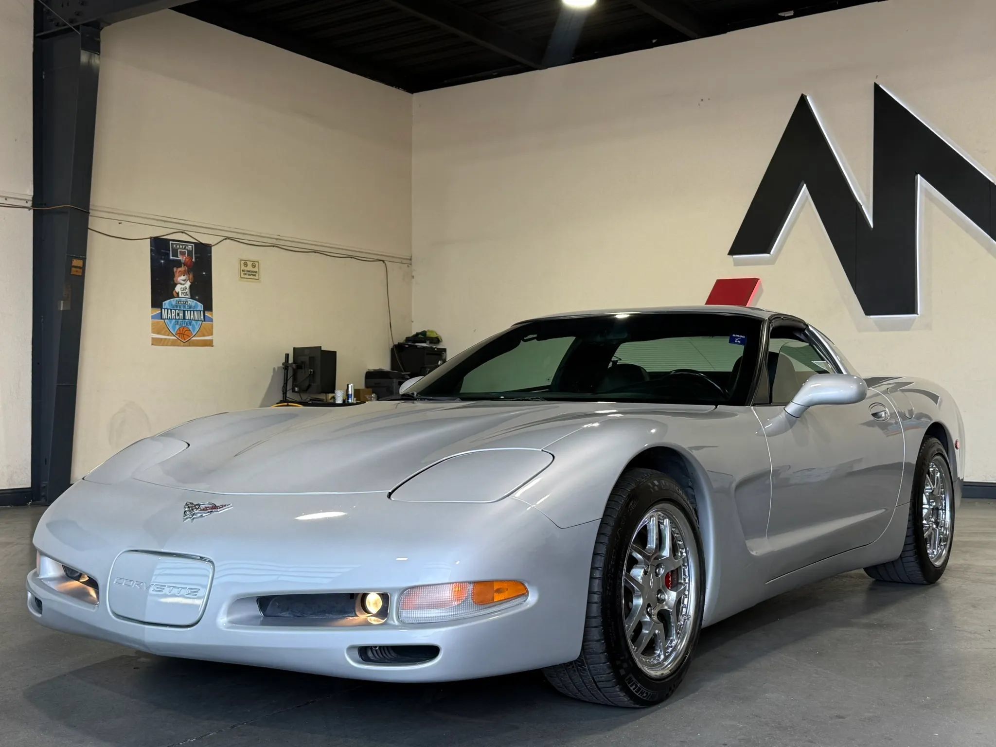 Used 1998 Chevrolet Corvette Coupe RWD image 1