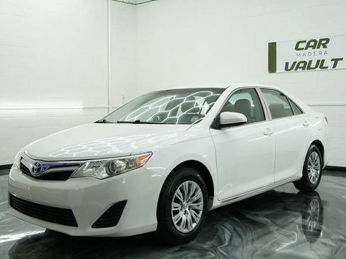 Used 2013 Toyota Camry LE FWD image 2