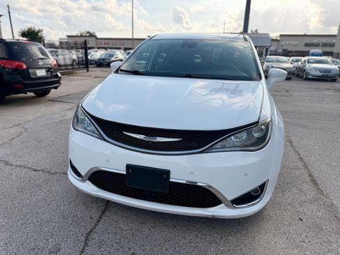 Used 2019 Chrysler Pacifica Touring Plus w/ Advanced Safetytec Group FWD image 22