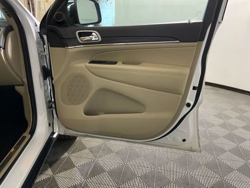 Used 2020 Jeep Grand Cherokee Limited AWD/4WD image 27