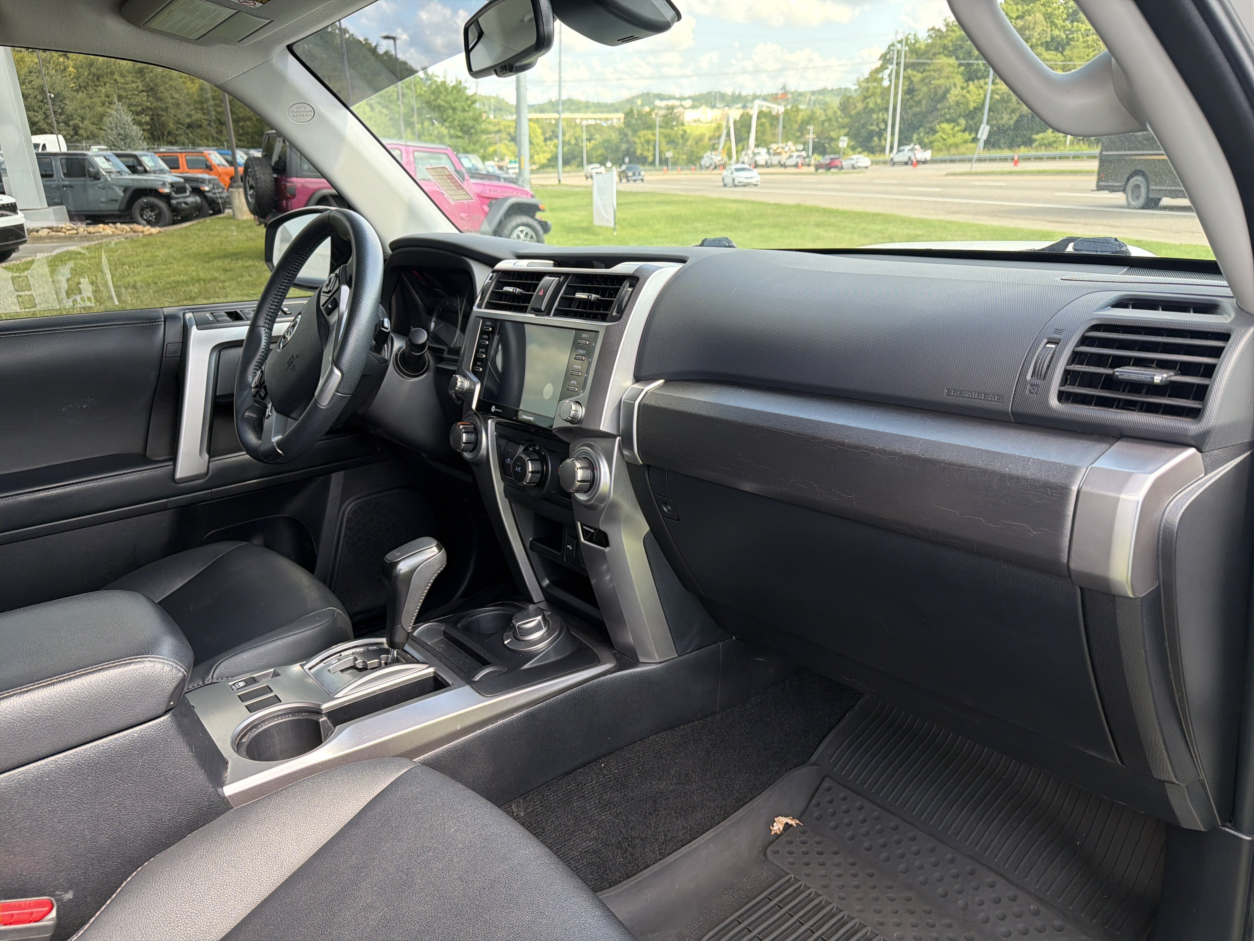 Used 2022 Toyota 4Runner TRD Sport AWD/4WD image 30
