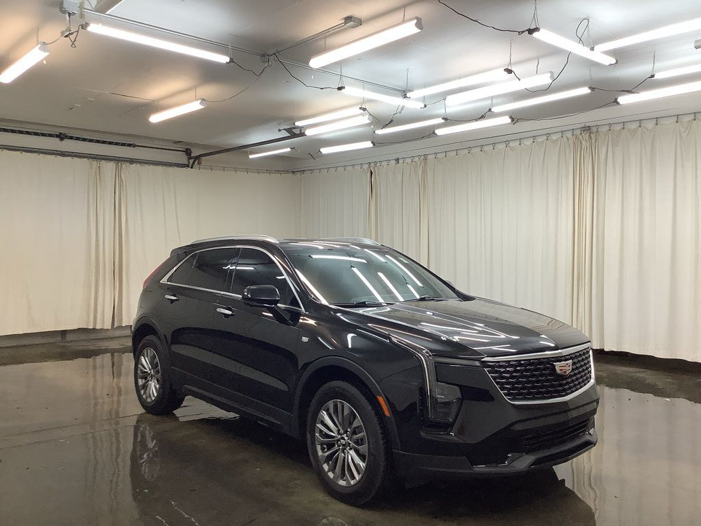 Used 2025 Cadillac XT4 Premium Luxury AWD/4WD image 3