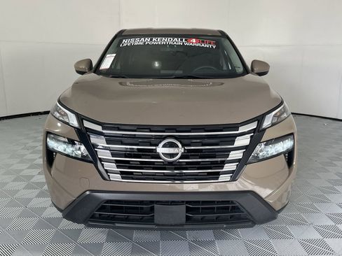 Certified 2024 Nissan Rogue SV image 3