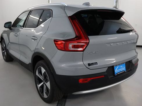 Used 2024 Volvo XC40 B5 Plus AWD/4WD image 5