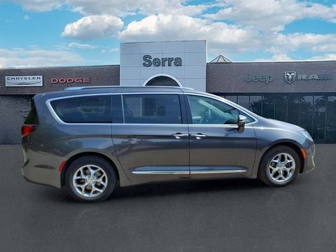 Used 2019 Chrysler Pacifica Limited FWD image 8