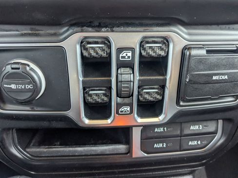 Used 2020 Jeep Wrangler Unlimited Sahara image 26