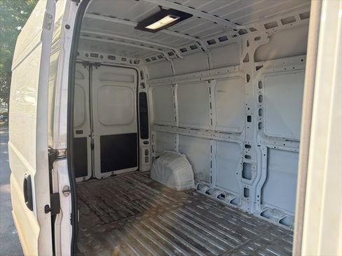 Used 2025 RAM ProMaster 2500 w/ Convenience Group image 14