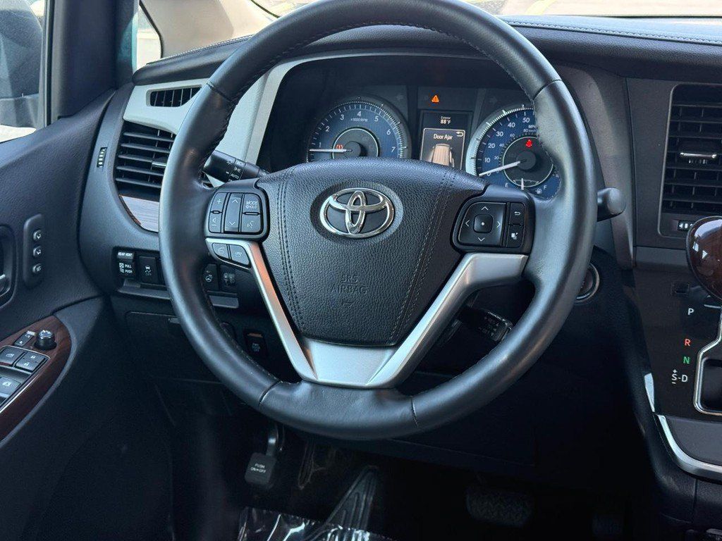 Used 2017 Toyota Sienna Limited Premium AWD/4WD image 13