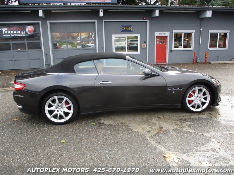Used 2011 Maserati GranTurismo Convertible RWD image 2