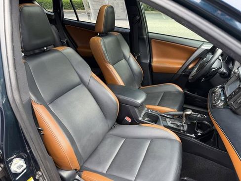 Used 2018 Toyota RAV4 SE w/ Power Extra Value Package FWD image 34