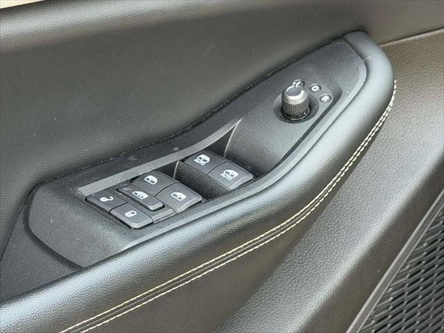 Used 2023 Jeep Grand Cherokee L Limited AWD/4WD image 19